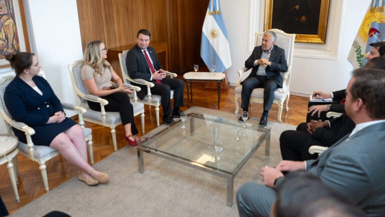 Cornejo recibió a una delegación de Estados Unidos y destacó las oportunidades de inversión que ofrece Mendoza