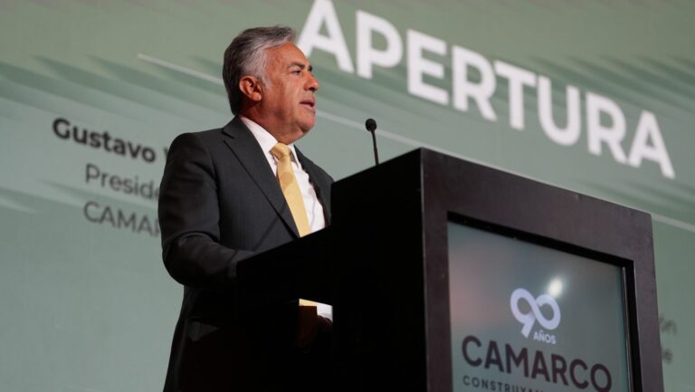 Cornejo participó en el foro regional de Camarco.