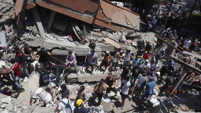 Hay al menos 169 muertos por el terremoto en Colombia