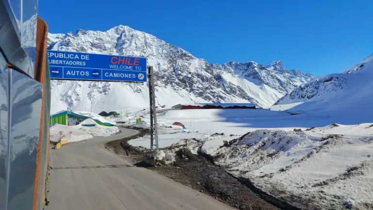 El Paso Cristo Redentor vuelve a funcionar este lunes pero únicamente para el transporte de cargas