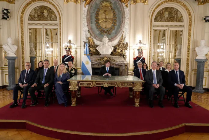 javier-milei-volvera-a-reunir-a-su-gabinete-el-dia-en-que-enviara-la-ley-de-defensa-de-la-soberania-nacional-al-congreso-foto-presidencia-J5DRSP6UOJBXDIALAVGZCKBEEY