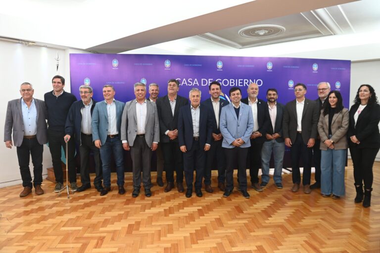 Cornejo, García Zalazar y 14 municipios acordaron realizar capacitaciones para trabajadores