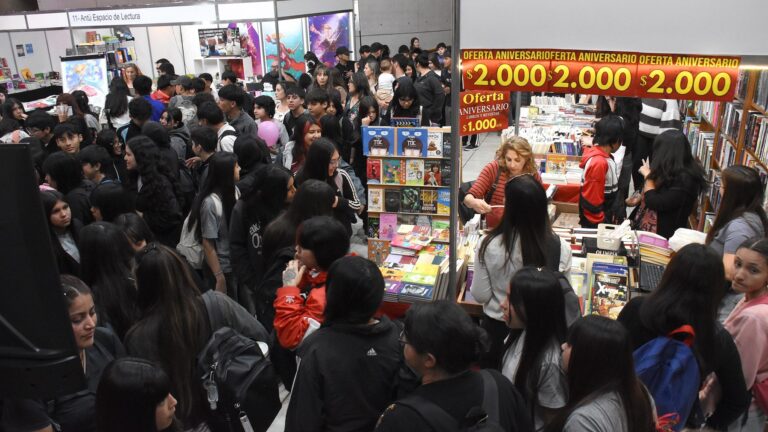 Martes con grandes invitados nacionales en la Feria del Libro