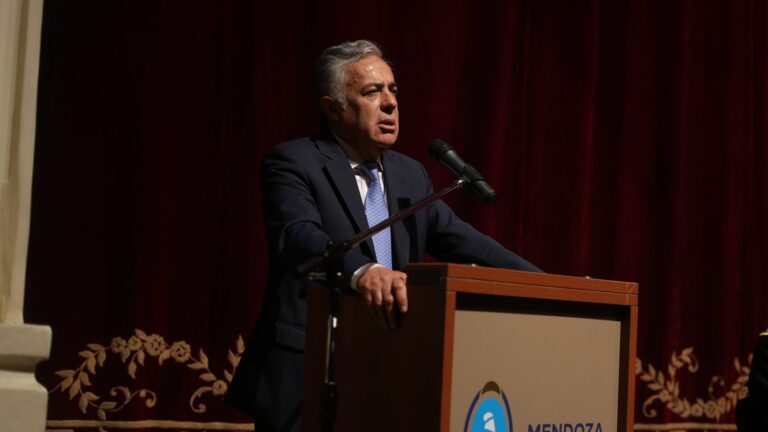 Cornejo participó en el 216º aniversario de la Policía de Mendoza